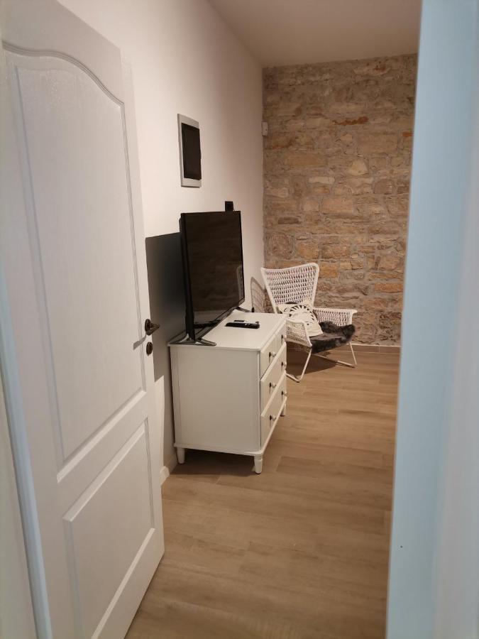 ApartVilla Castropola Esterno foto